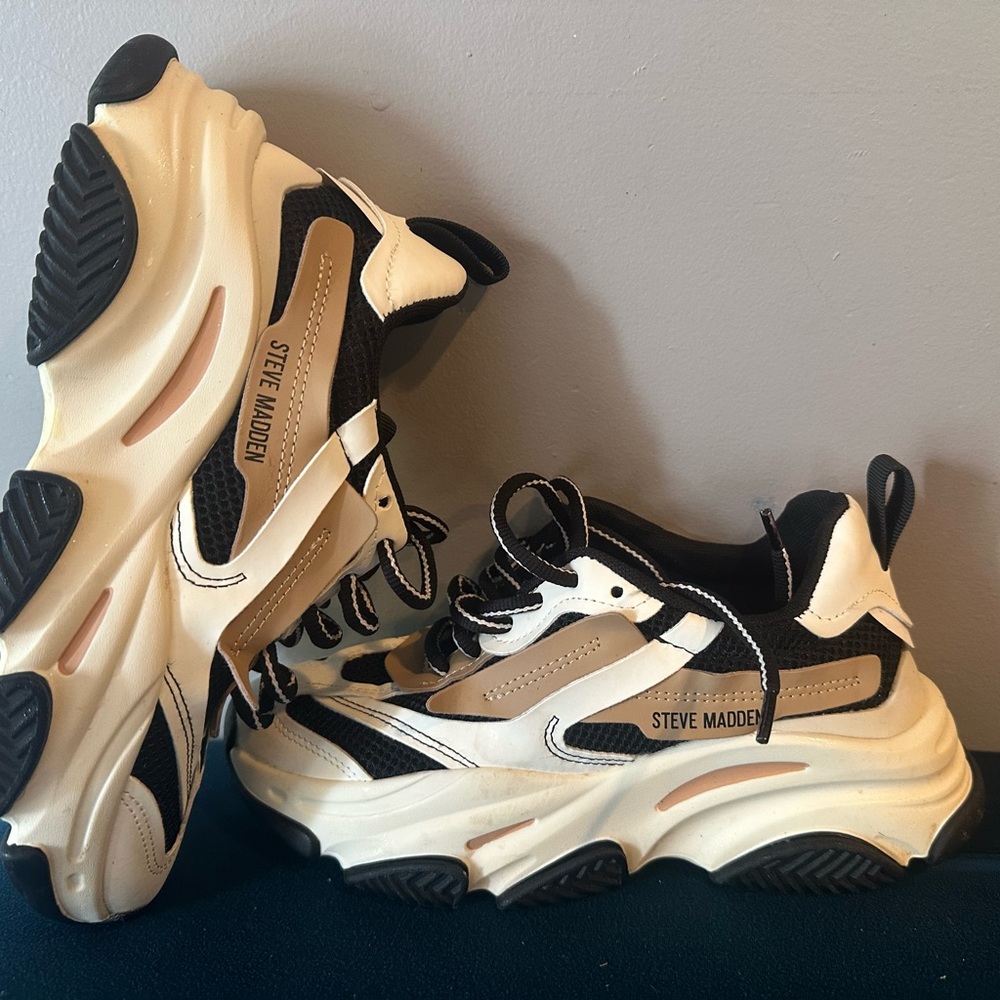 Steve Madden Black and Cream Athletic Sneakers